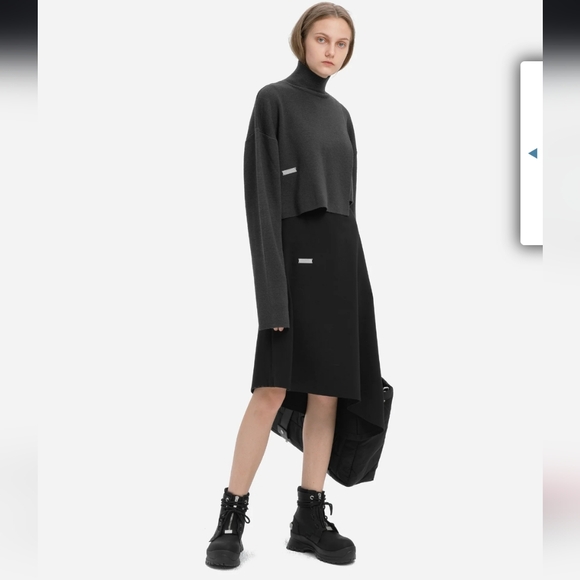 NWT C2H4 COHERENCE ASYMMETRICAL CROPPED TURTLENECK SWEATER SMALL DARK GRAY